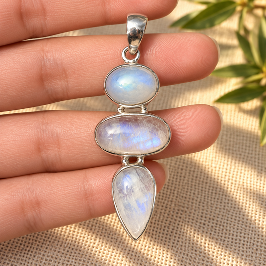 Tríada Lunar — Colgante de Ópalo Etíope y Piedra Luna · Plata 925