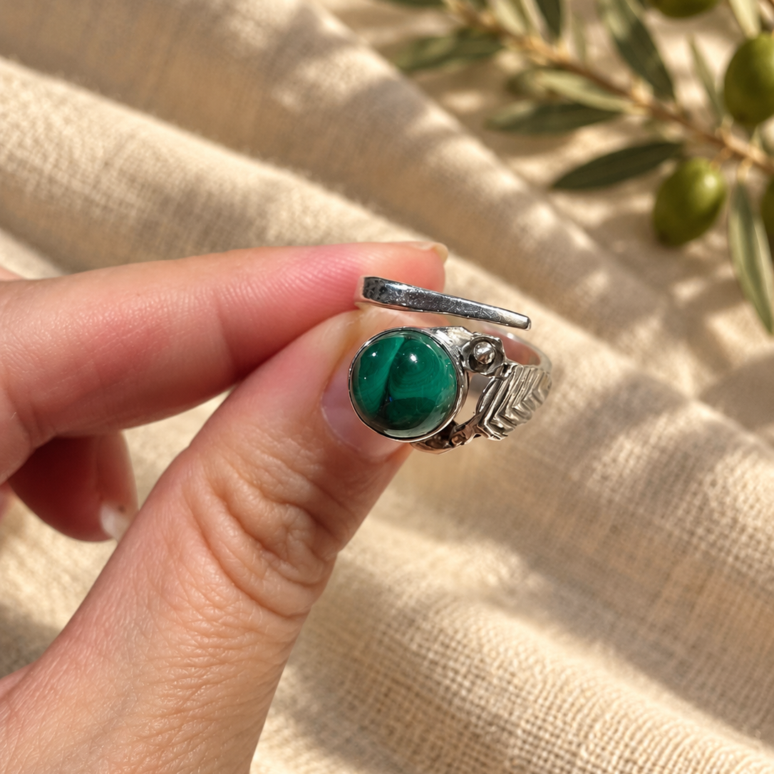 Anillo Hoja de Malaquita en Plata de Ley 925 · Ajustable