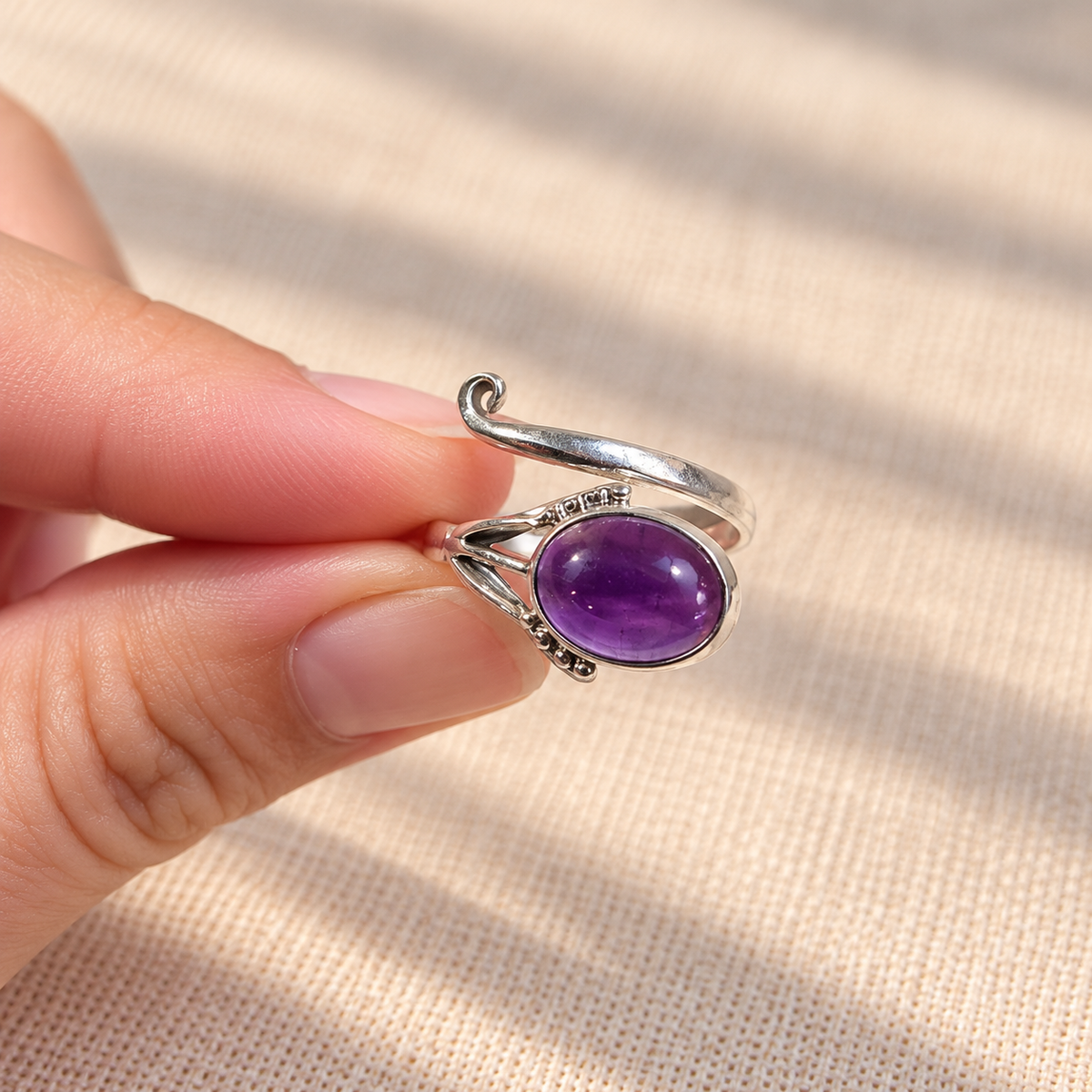 Anillo Vintage de Amatista en Plata de Ley 925 · Ajustable