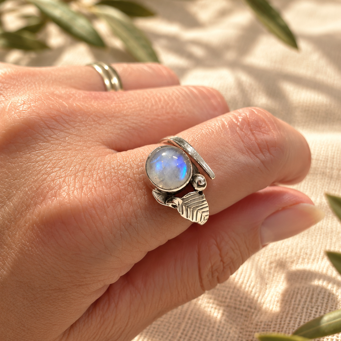 Anillo hoja Piedra Luna en Plata 925 · Ajustable