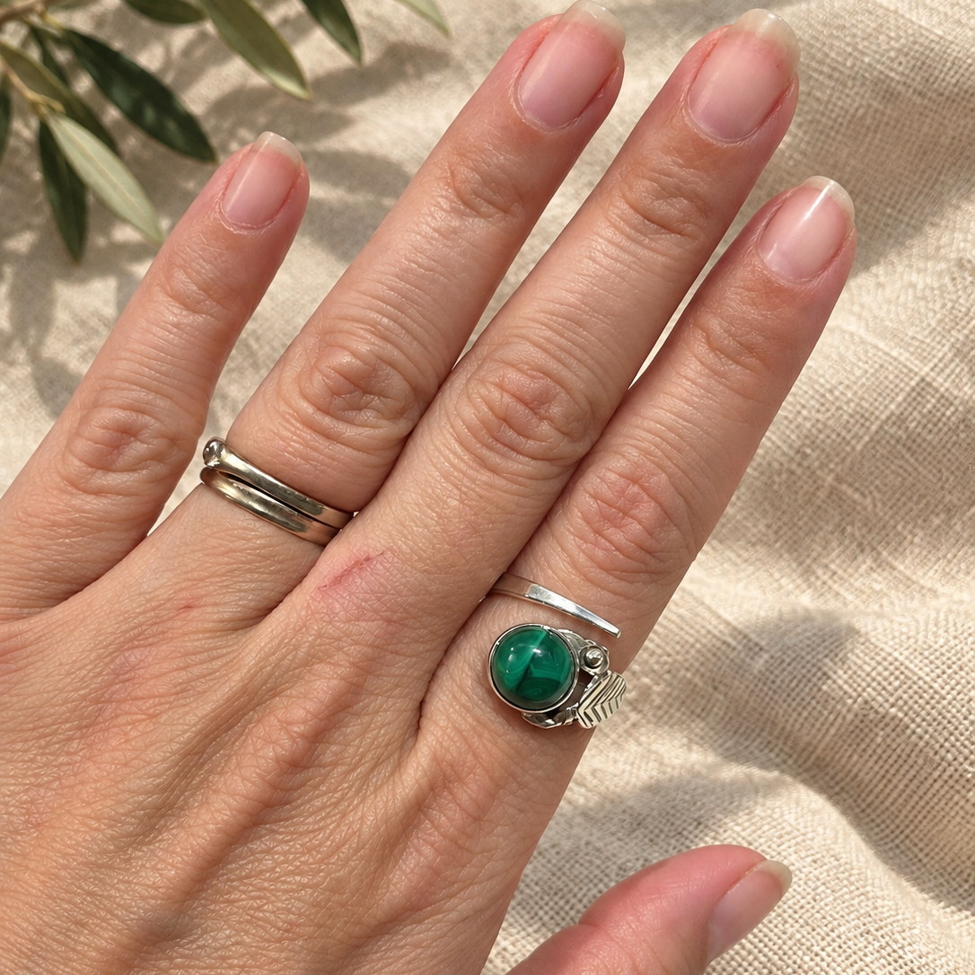 Anillo Hoja de Malaquita en Plata de Ley 925 · Ajustable
