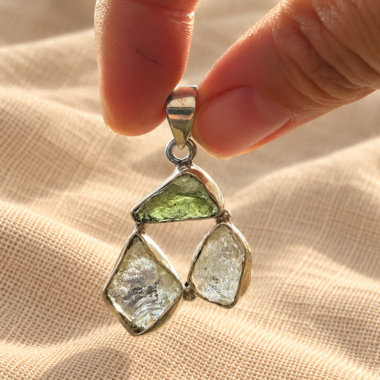 Moldavita, Herkimer y Vidrio Líbico · Colgante Tres Orígenes · Plata 925