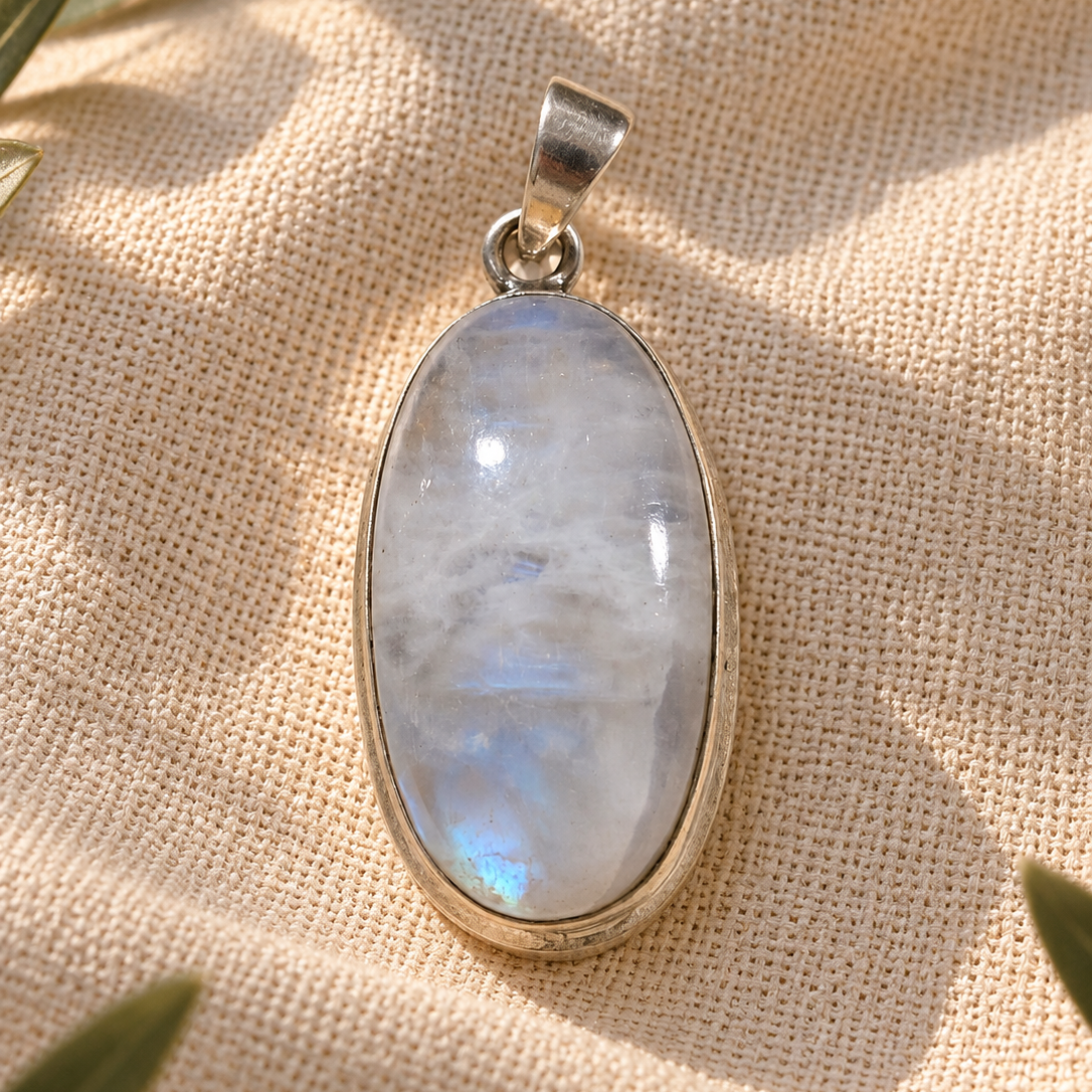 Colgante Oval de Piedra Luna en Plata de Ley 925