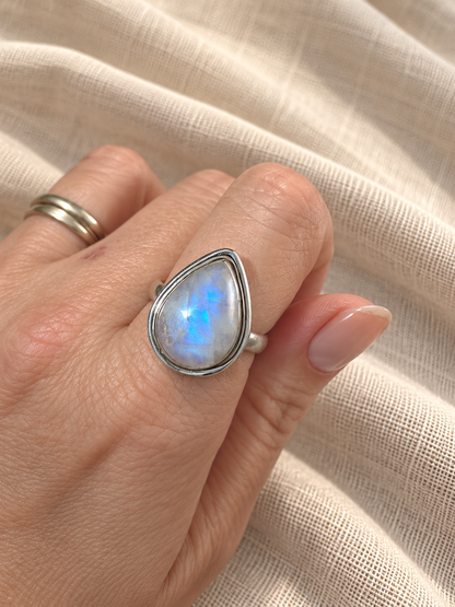 Anillo Tu Luz de piedra luna en plata de ley 925