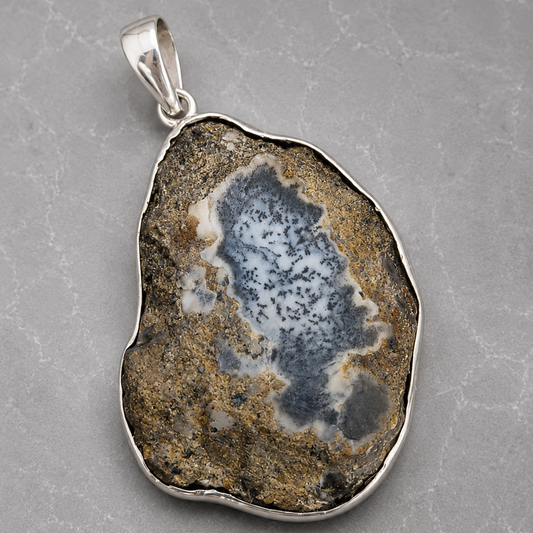 Colgante de Geoda de Merlinita Semipulida en Plata de Ley 925