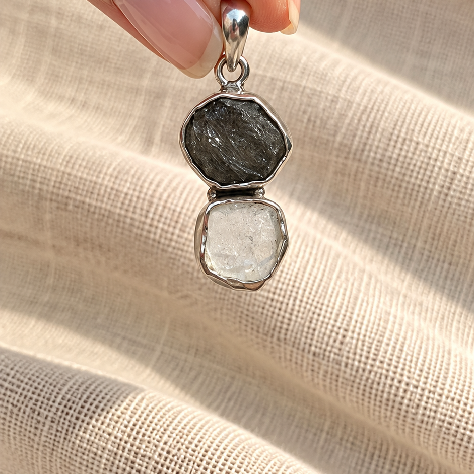 Moldavita y Vidrio Líbico · Colgante El Ocho · Plata 925