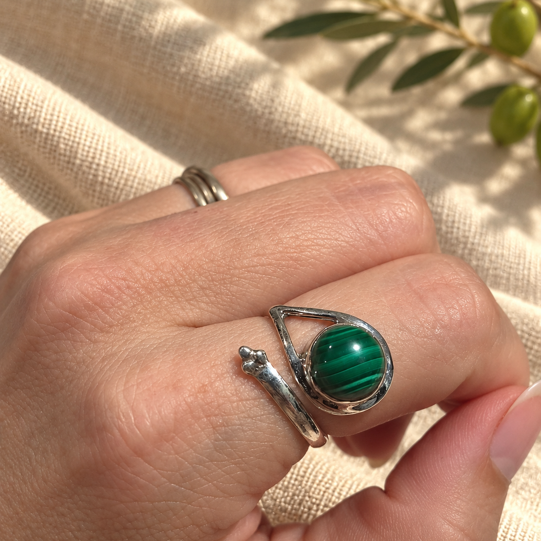 Anillo de Malaquita en Plata de Ley 925 · Ajustable