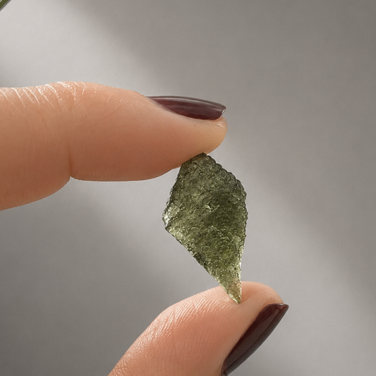 Moldavita Natural en Bruto – El Águila y el Cóndor
