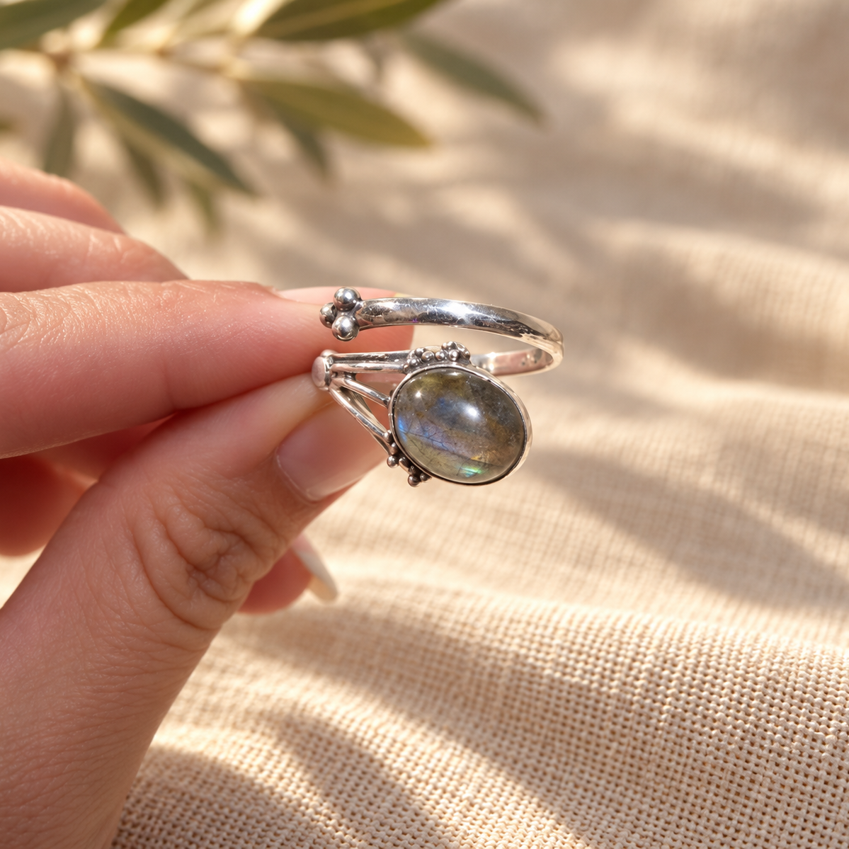 Anillo de Labradorita Natural en Plata de Ley 925 · Ajustable