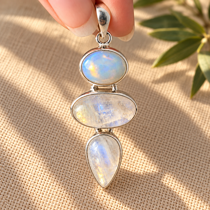 Tríada Lunar — Colgante de Ópalo Etíope y Piedra Luna · Plata 925