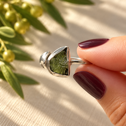 Anillo Adaptable de Moldavita en Plata de Ley 925