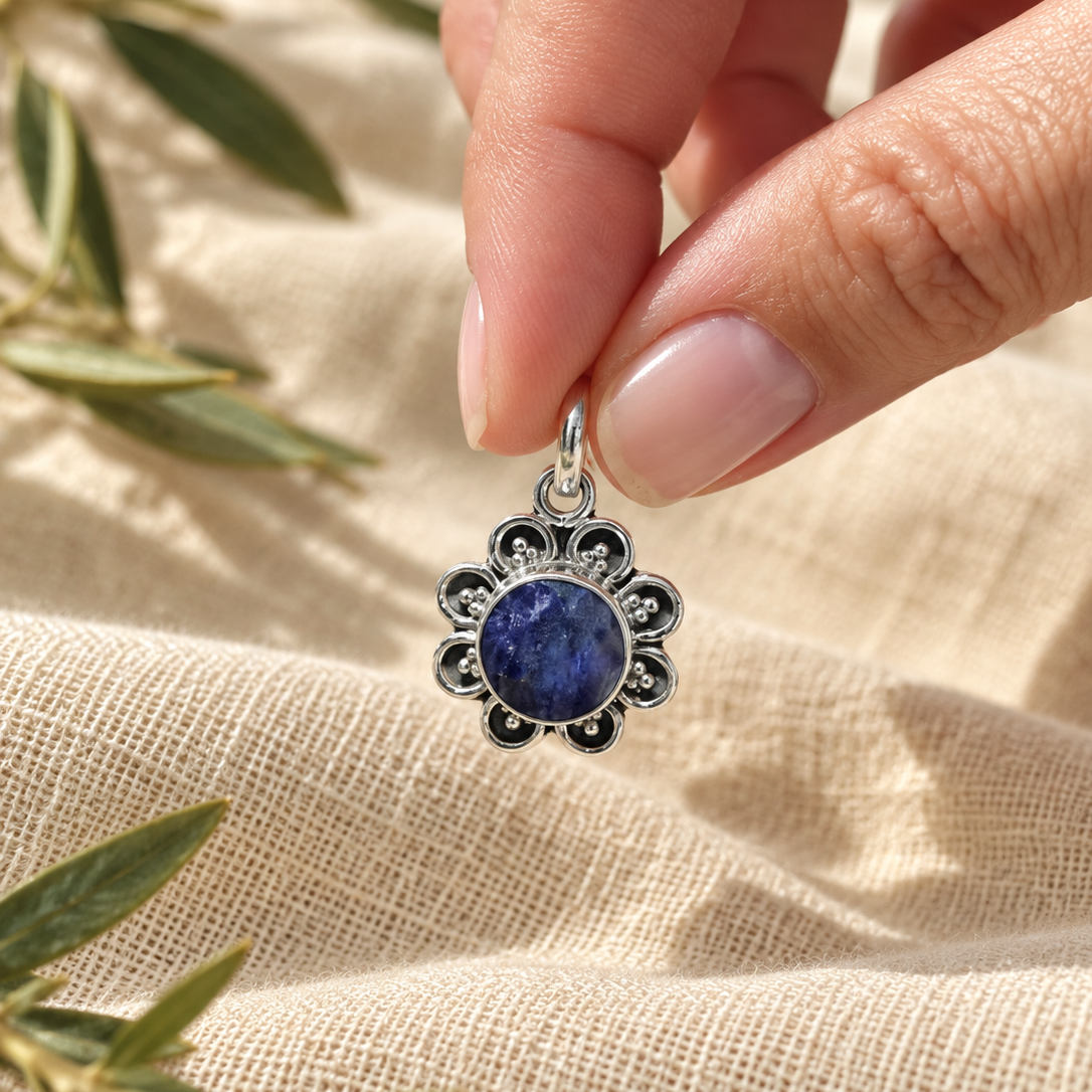 Colgante Flor de Zafiro Azul en Plata de Ley 925