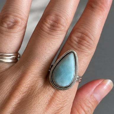 Anillo Lágrima de Larimar en Plata de Ley 925