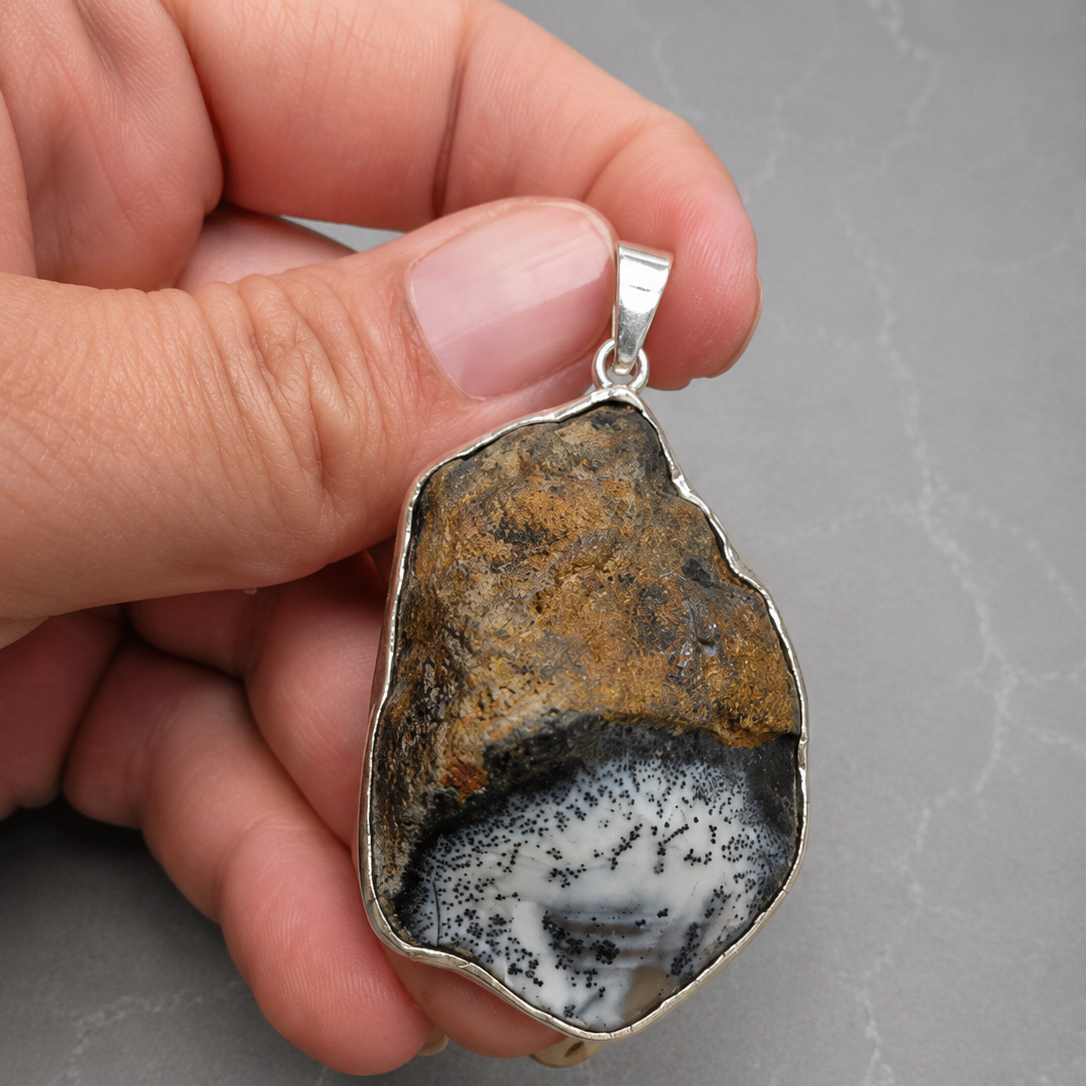 Colgante de Merlinita Tallada en Plata de Ley 925