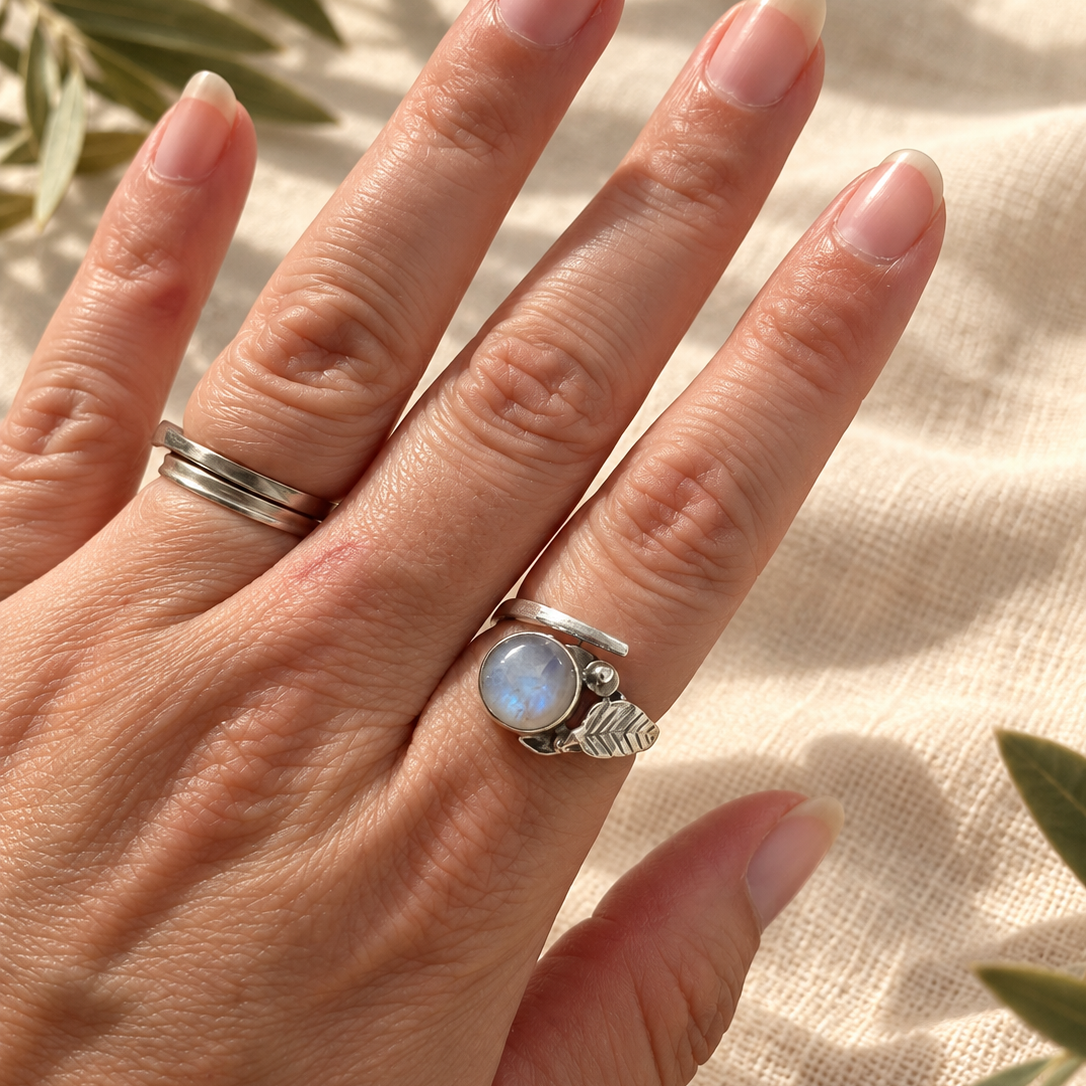 Anillo hoja Piedra Luna en Plata 925 · Ajustable