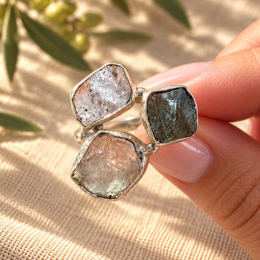Moldavita, Herkimer y Vidrio Líbico · Anillo La Tríada · Talla 14