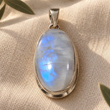 Colgante Oval de Piedra Luna en Plata de Ley 925