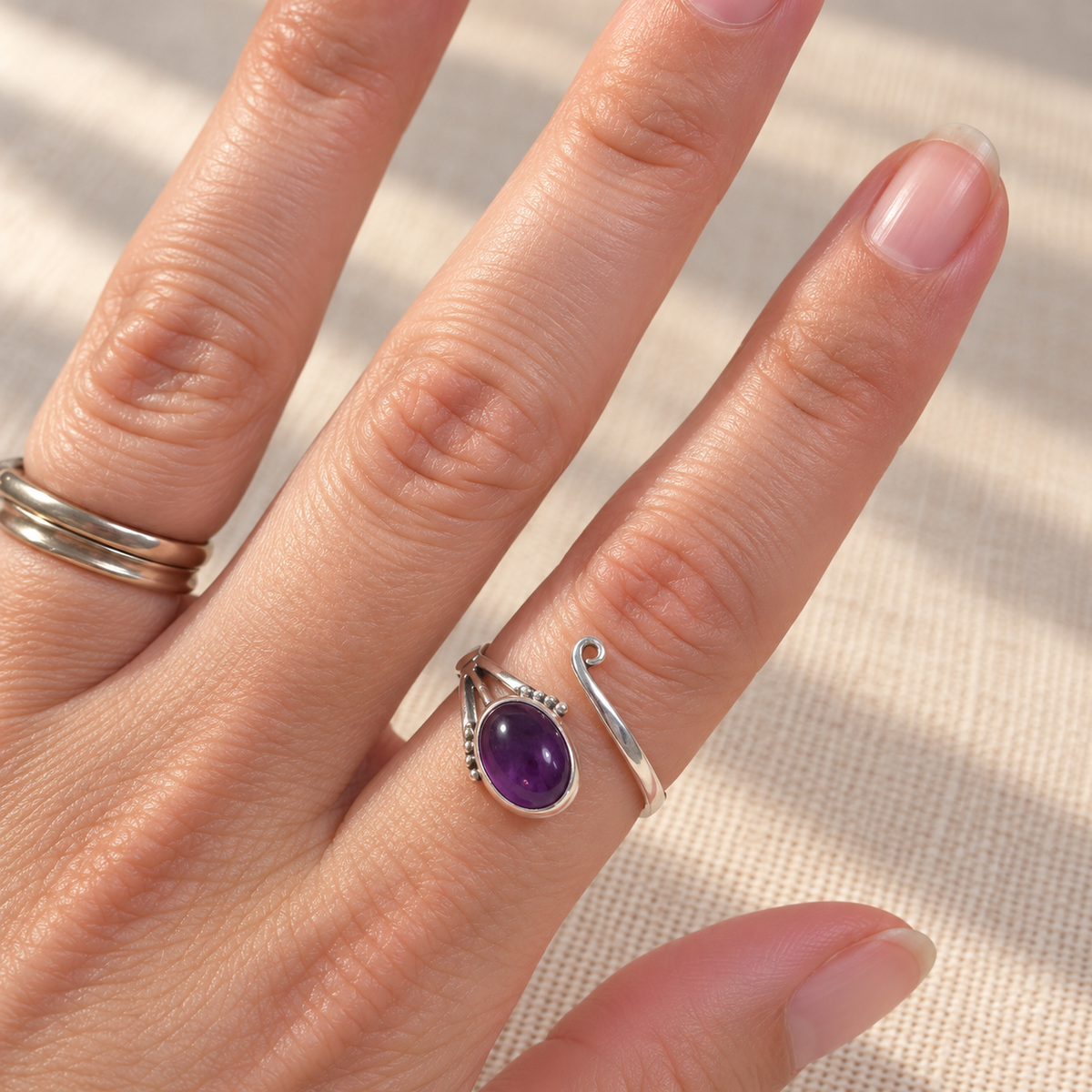 Anillo Vintage de Amatista en Plata de Ley 925 · Ajustable